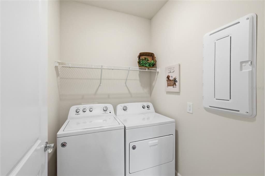 Под контрактом: $499,900 (2 спален, 2 ванн, 1405 Квадратных фут)