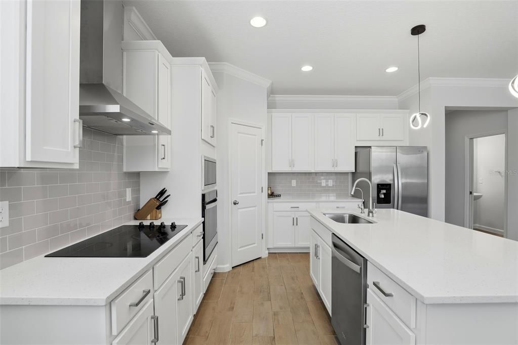 На продажу: $450,000 (4 спален, 2 ванн, 1938 Квадратных фут)