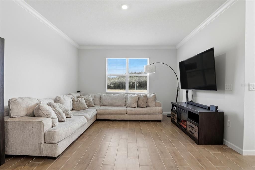 На продажу: $450,000 (4 спален, 2 ванн, 1938 Квадратных фут)