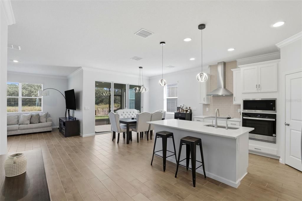 На продажу: $450,000 (4 спален, 2 ванн, 1938 Квадратных фут)