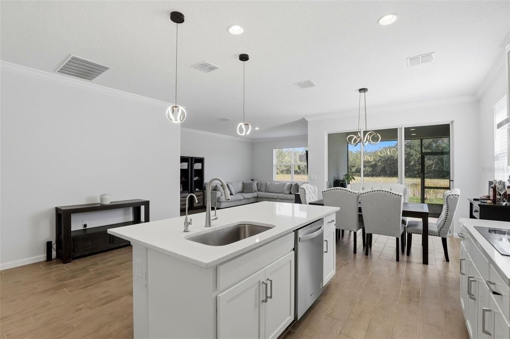 На продажу: $450,000 (4 спален, 2 ванн, 1938 Квадратных фут)