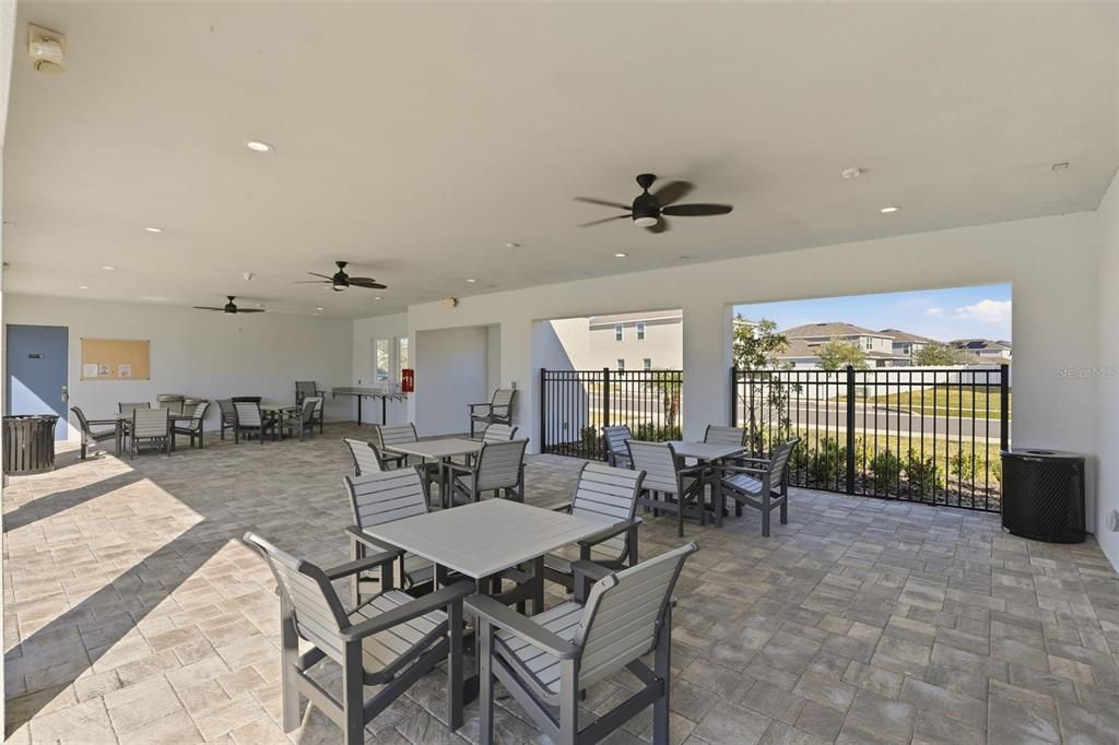 На продажу: $450,000 (4 спален, 2 ванн, 1938 Квадратных фут)