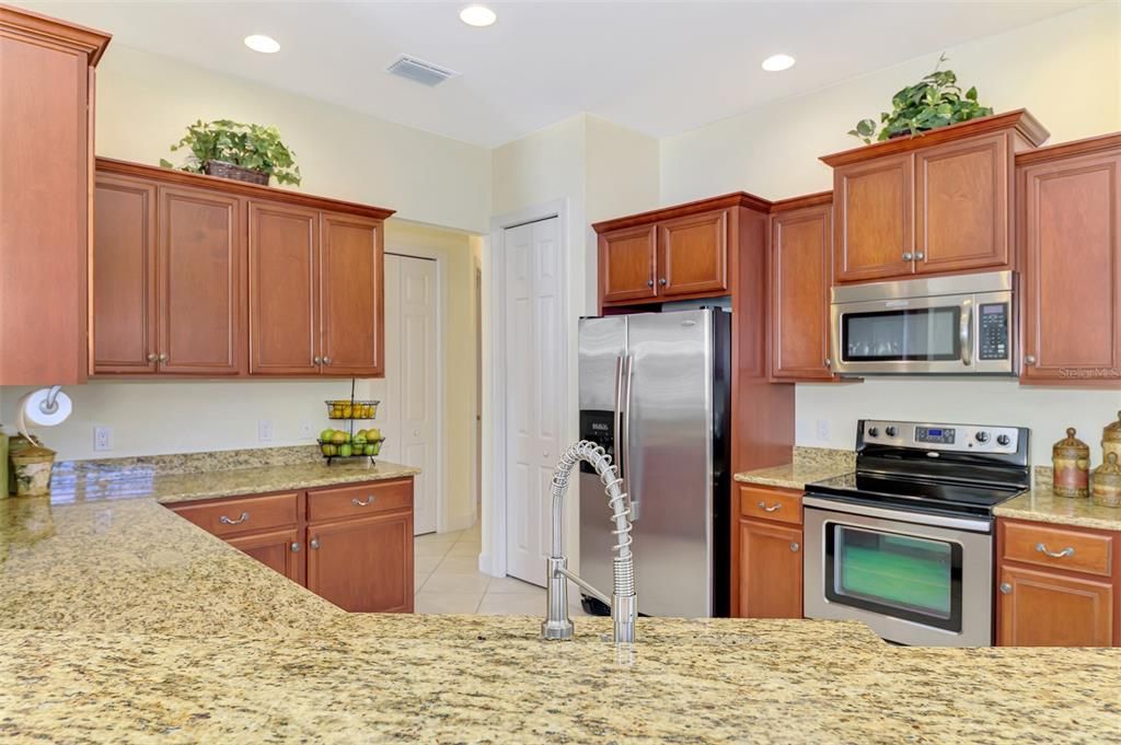 For Sale: $345,000 (2 beds, 2 baths, 1577 Square Feet)