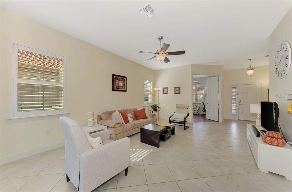 For Sale: $345,000 (2 beds, 2 baths, 1577 Square Feet)