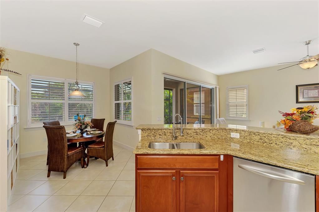 For Sale: $345,000 (2 beds, 2 baths, 1577 Square Feet)