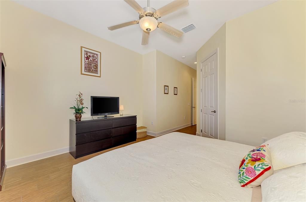 For Sale: $345,000 (2 beds, 2 baths, 1577 Square Feet)