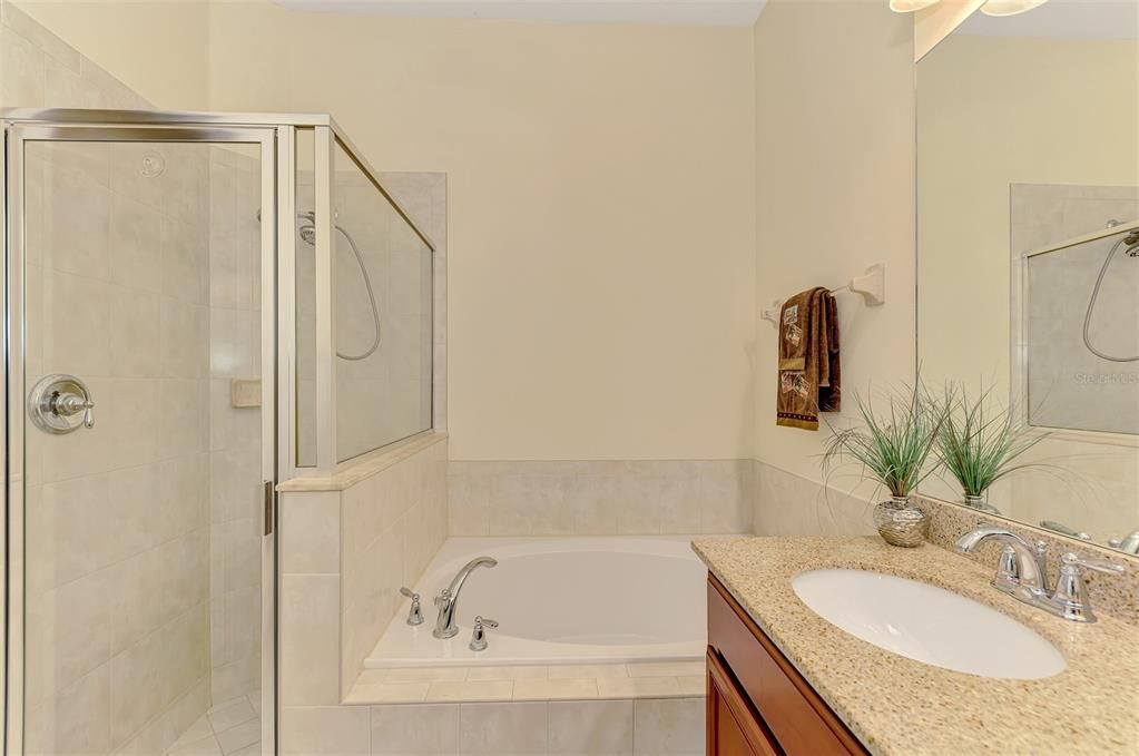 For Sale: $345,000 (2 beds, 2 baths, 1577 Square Feet)