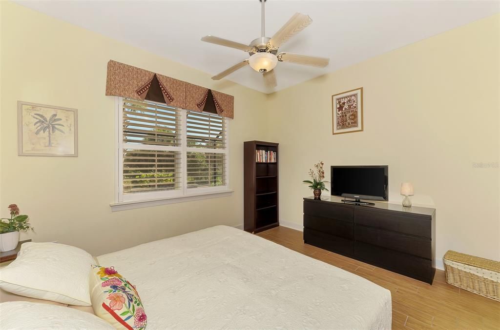 For Sale: $345,000 (2 beds, 2 baths, 1577 Square Feet)