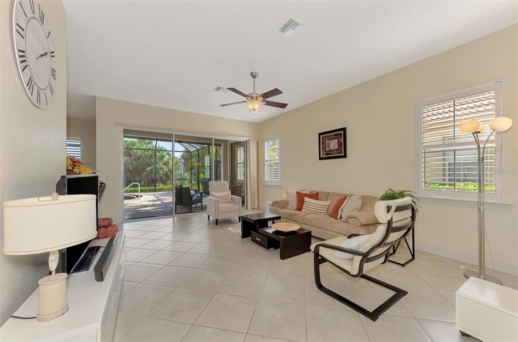 For Sale: $345,000 (2 beds, 2 baths, 1577 Square Feet)