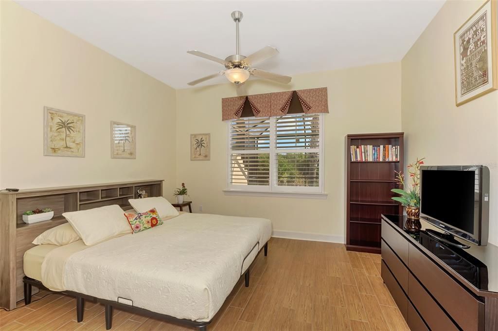 For Sale: $345,000 (2 beds, 2 baths, 1577 Square Feet)