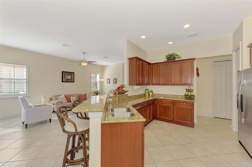 For Sale: $345,000 (2 beds, 2 baths, 1577 Square Feet)