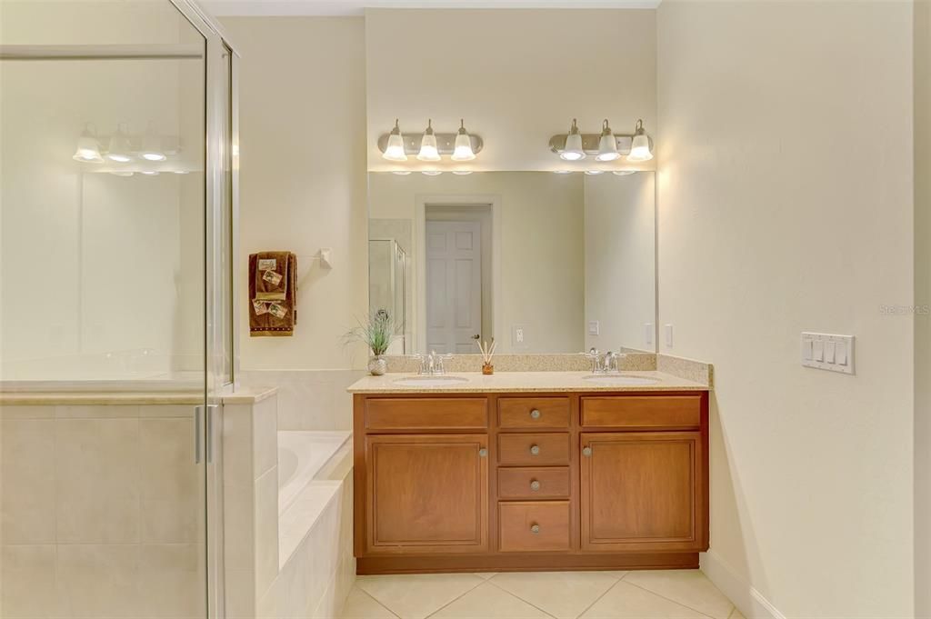 For Sale: $345,000 (2 beds, 2 baths, 1577 Square Feet)