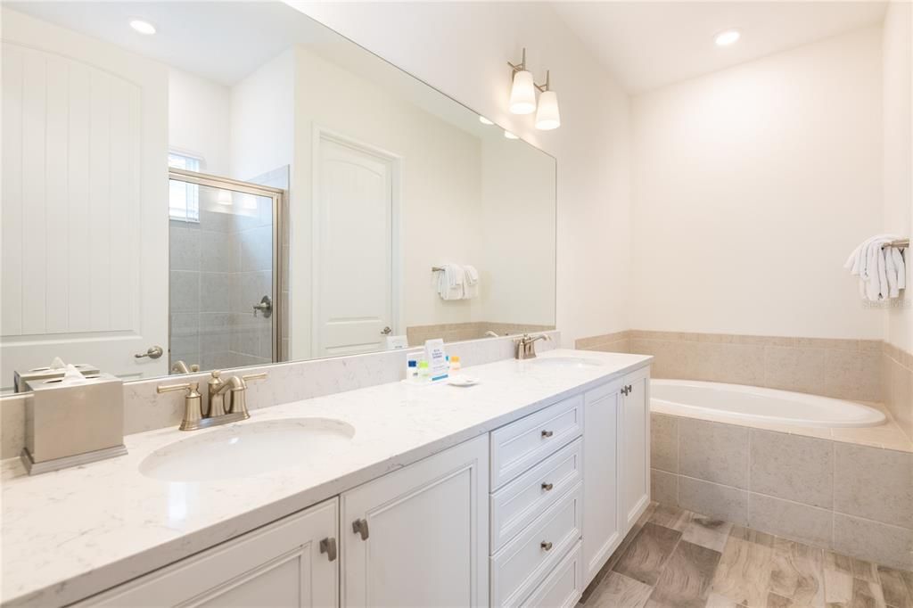 待售: $1,399,000 (6 贝兹, 6 浴室, 3563 平方英尺)