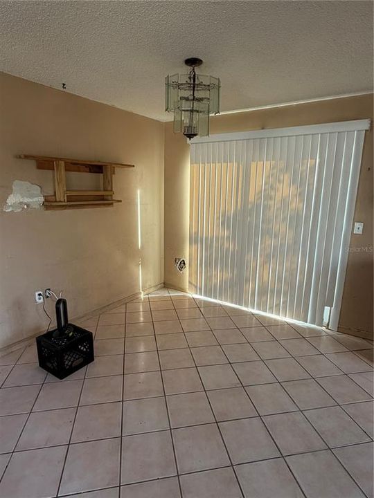 Active With Contract: $235,000 (3 beds, 1 baths, 1082 Square Feet)