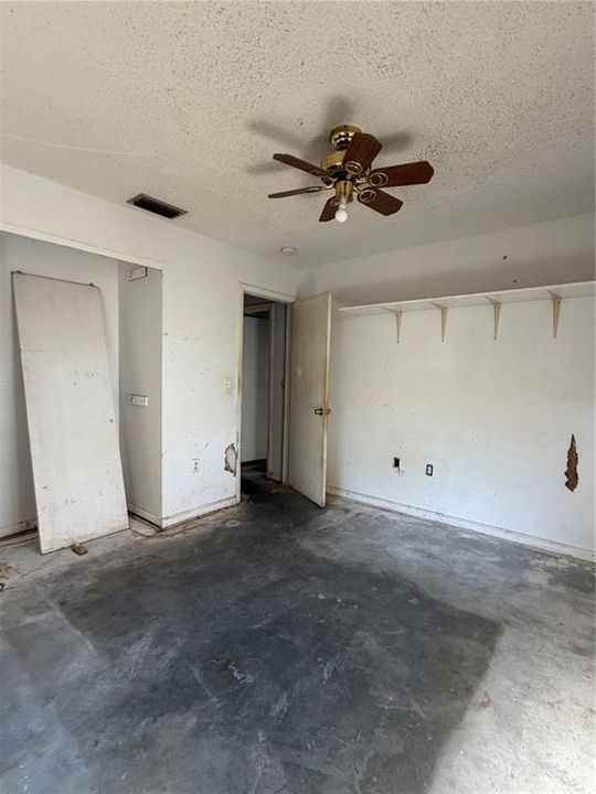 Active With Contract: $235,000 (3 beds, 1 baths, 1082 Square Feet)