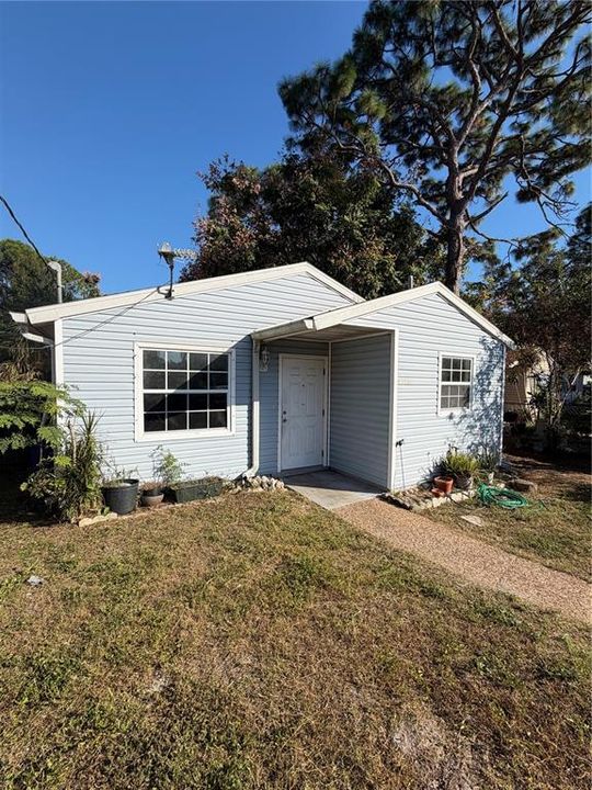 Active With Contract: $235,000 (3 beds, 1 baths, 1082 Square Feet)