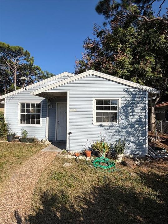 Active With Contract: $235,000 (3 beds, 1 baths, 1082 Square Feet)