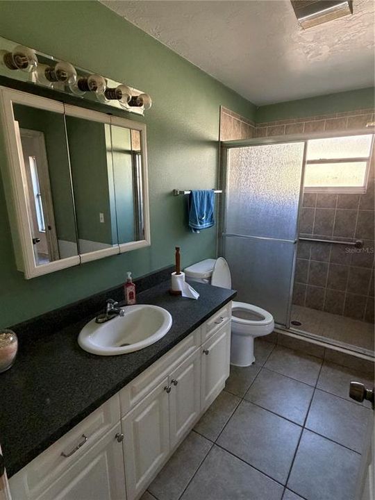 Active With Contract: $235,000 (3 beds, 1 baths, 1082 Square Feet)