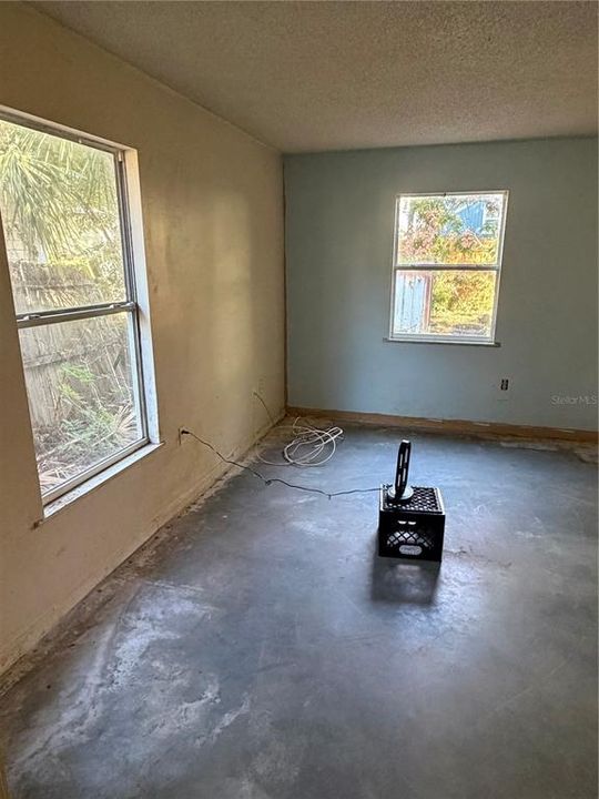 Active With Contract: $235,000 (3 beds, 1 baths, 1082 Square Feet)