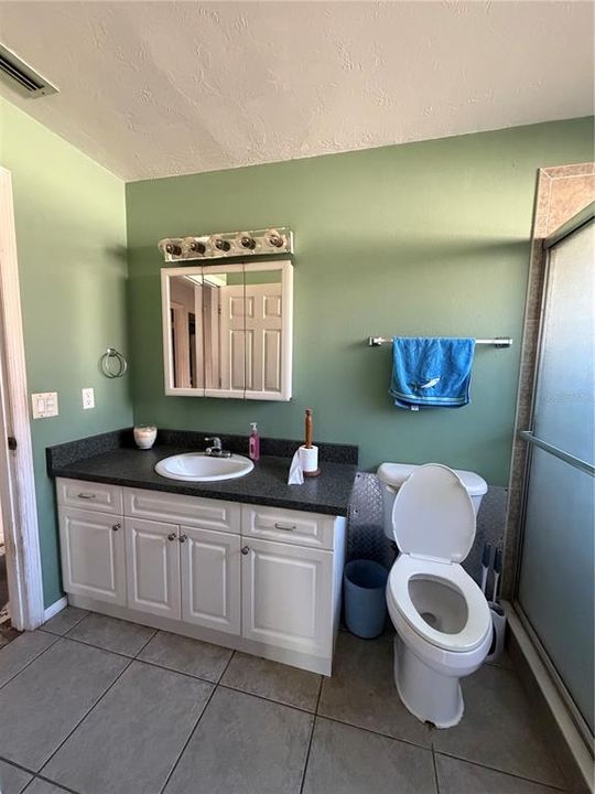 Active With Contract: $235,000 (3 beds, 1 baths, 1082 Square Feet)