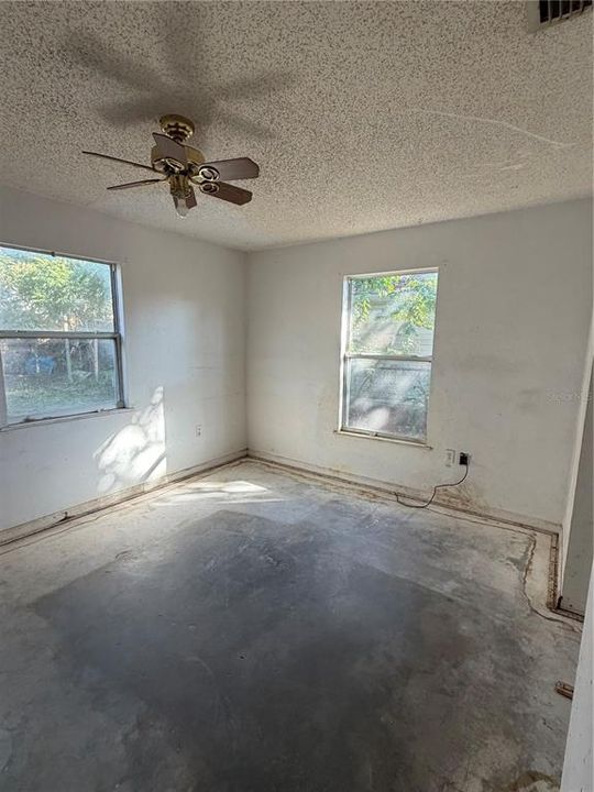 Active With Contract: $235,000 (3 beds, 1 baths, 1082 Square Feet)