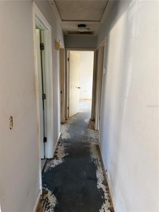 Active With Contract: $235,000 (3 beds, 1 baths, 1082 Square Feet)