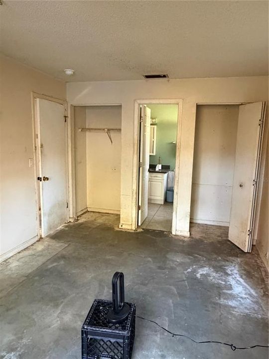 Active With Contract: $235,000 (3 beds, 1 baths, 1082 Square Feet)