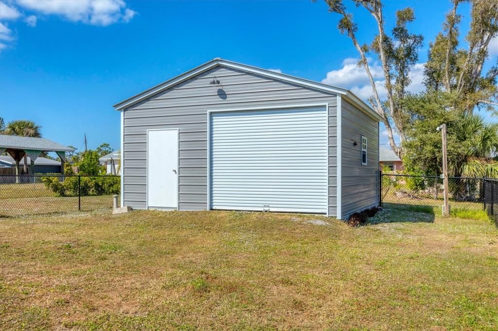 For Sale: $289,000 (2 beds, 1 baths, 816 Square Feet)