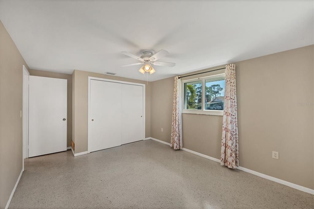 For Sale: $289,000 (2 beds, 1 baths, 816 Square Feet)