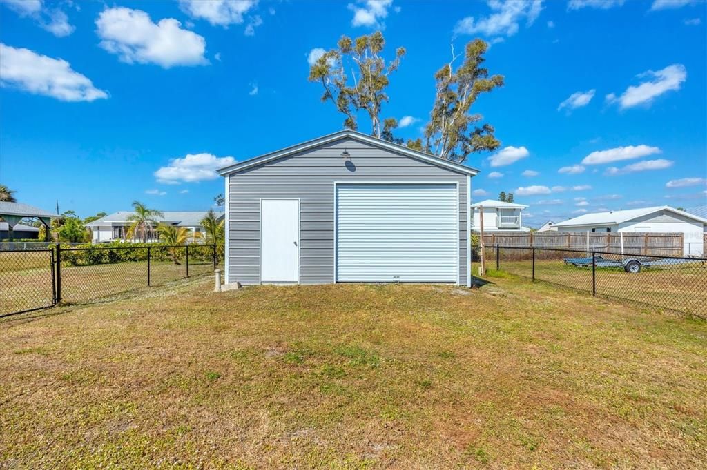 For Sale: $289,000 (2 beds, 1 baths, 816 Square Feet)