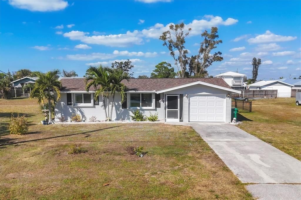 For Sale: $289,000 (2 beds, 1 baths, 816 Square Feet)