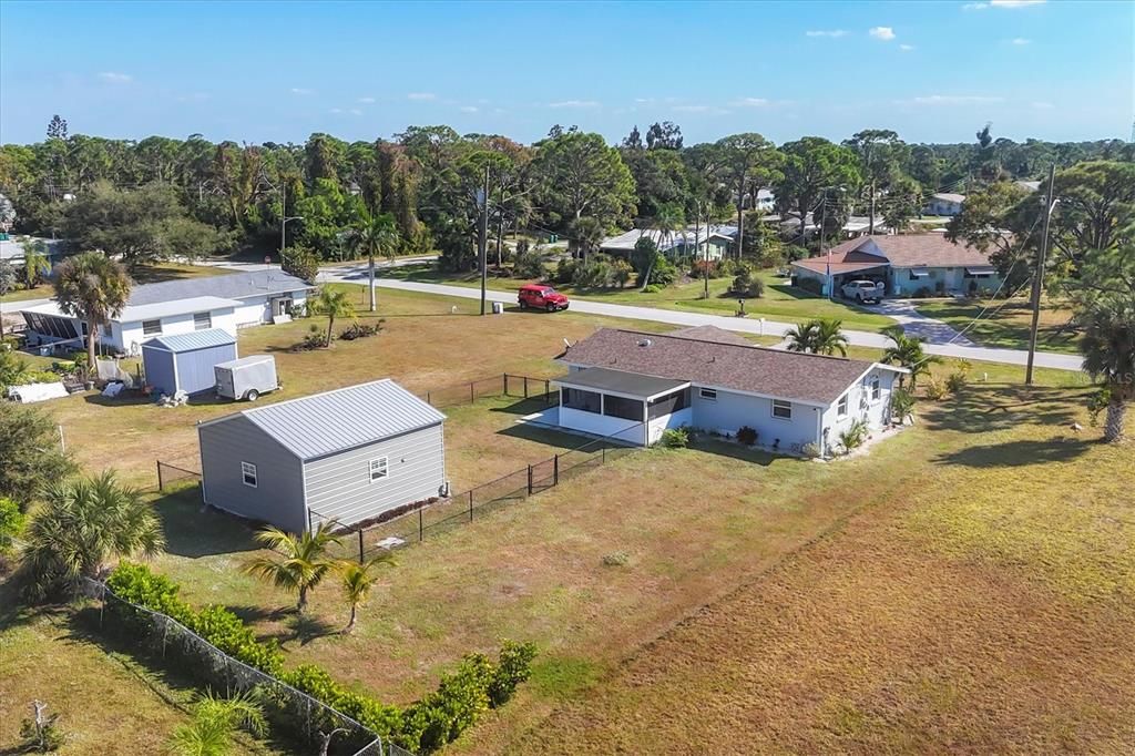 For Sale: $289,000 (2 beds, 1 baths, 816 Square Feet)