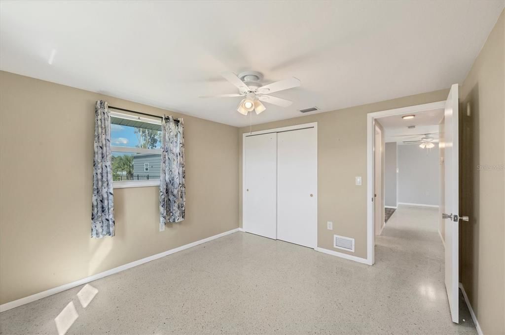 For Sale: $289,000 (2 beds, 1 baths, 816 Square Feet)