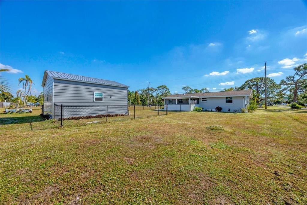 For Sale: $289,000 (2 beds, 1 baths, 816 Square Feet)