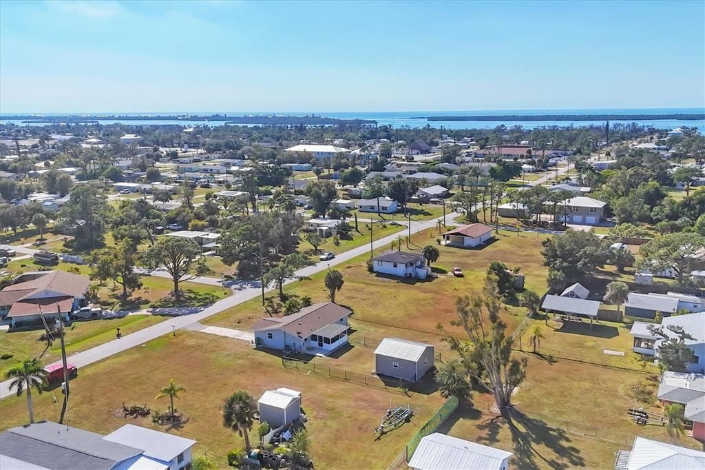 For Sale: $289,000 (2 beds, 1 baths, 816 Square Feet)