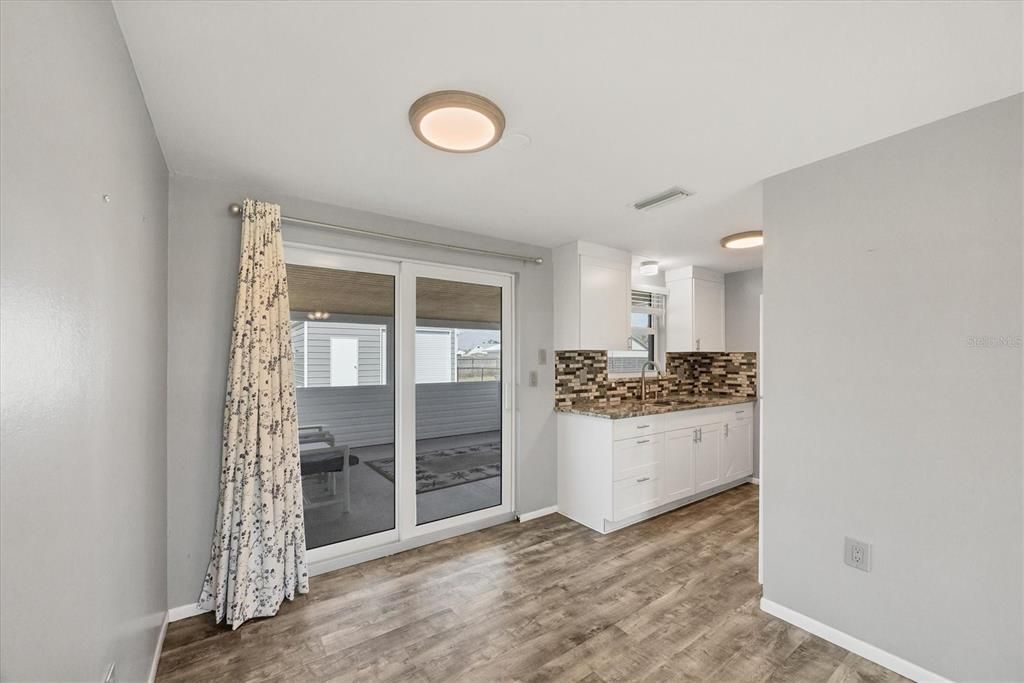 For Sale: $289,000 (2 beds, 1 baths, 816 Square Feet)