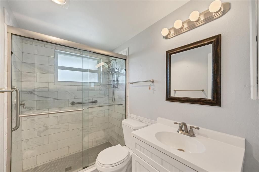 For Sale: $289,000 (2 beds, 1 baths, 816 Square Feet)
