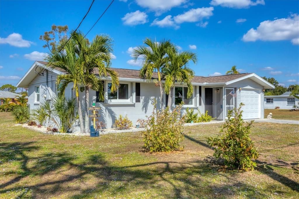 For Sale: $289,000 (2 beds, 1 baths, 816 Square Feet)