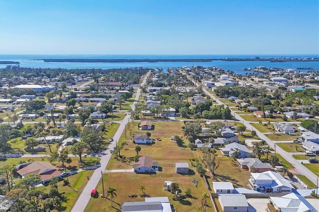 For Sale: $289,000 (2 beds, 1 baths, 816 Square Feet)