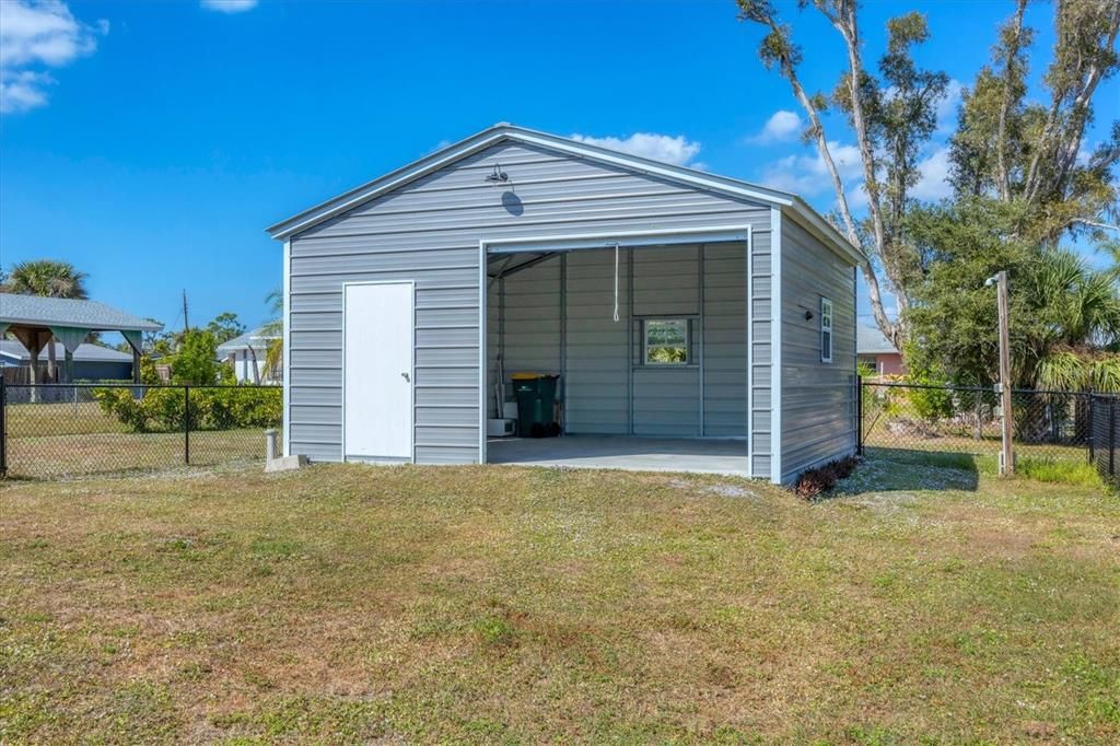 For Sale: $289,000 (2 beds, 1 baths, 816 Square Feet)