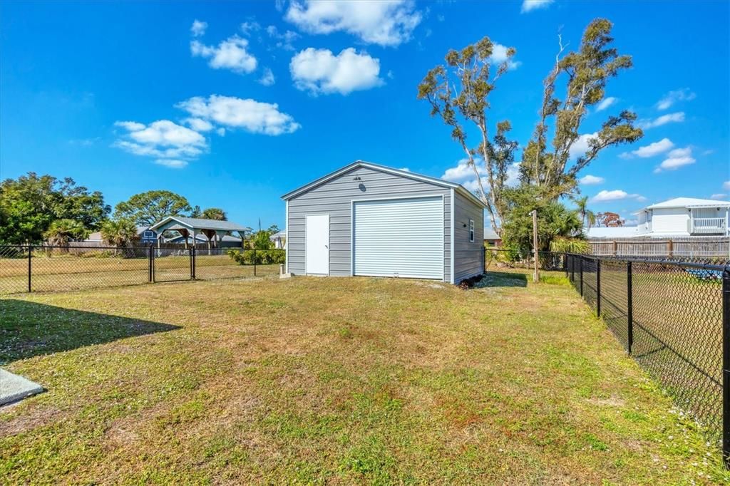 For Sale: $289,000 (2 beds, 1 baths, 816 Square Feet)