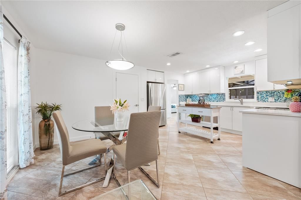 待售: $495,000 (2 贝兹, 2 浴室, 1140 平方英尺)