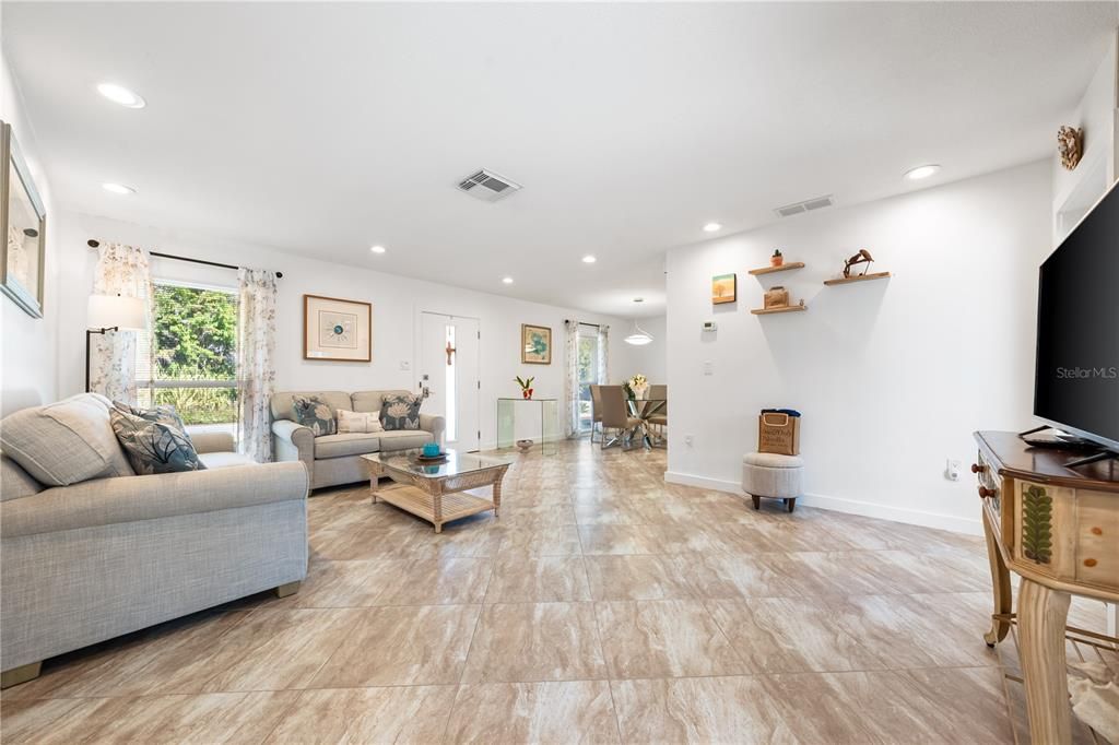 待售: $495,000 (2 贝兹, 2 浴室, 1140 平方英尺)