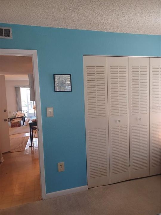 For Sale: $92,000 (1 beds, 1 baths, 747 Square Feet)