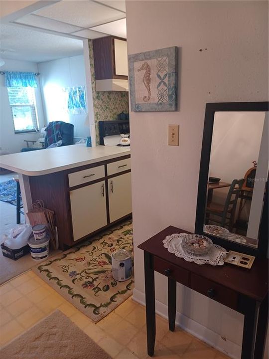 For Sale: $92,000 (1 beds, 1 baths, 747 Square Feet)