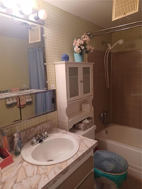 For Sale: $92,000 (1 beds, 1 baths, 747 Square Feet)