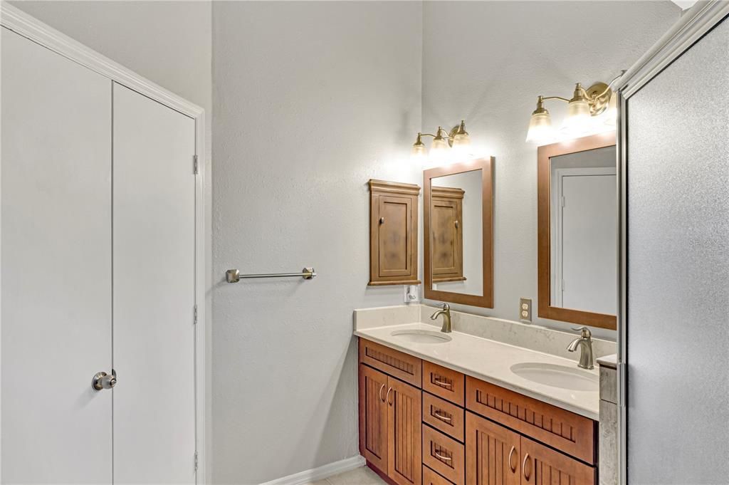 На продажу: $339,900 (3 спален, 2 ванн, 1564 Квадратных фут)