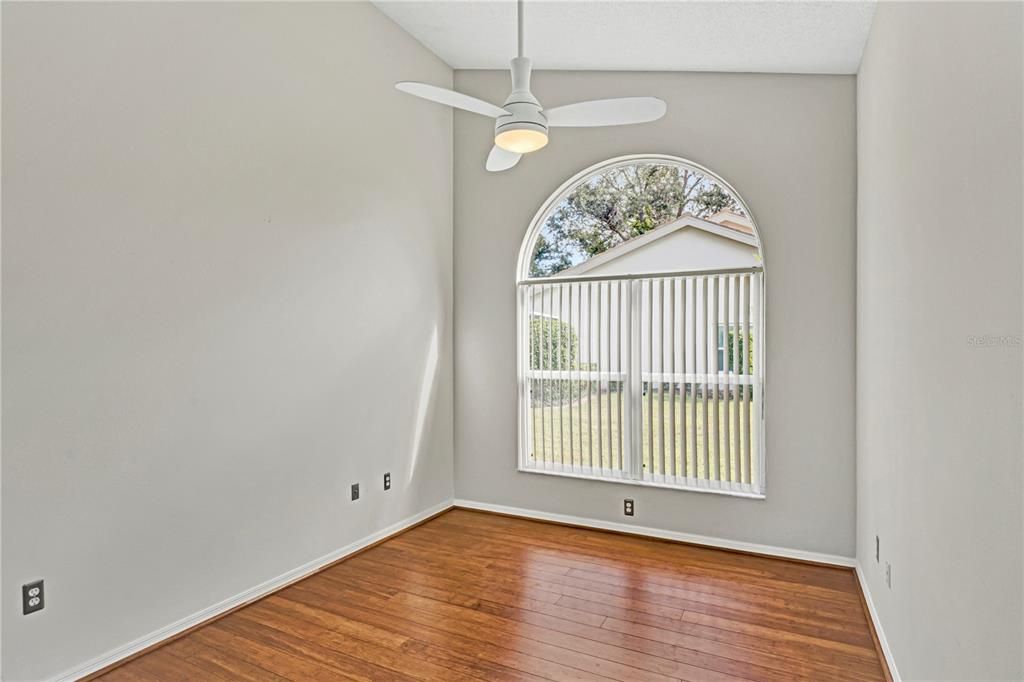 На продажу: $339,900 (3 спален, 2 ванн, 1564 Квадратных фут)