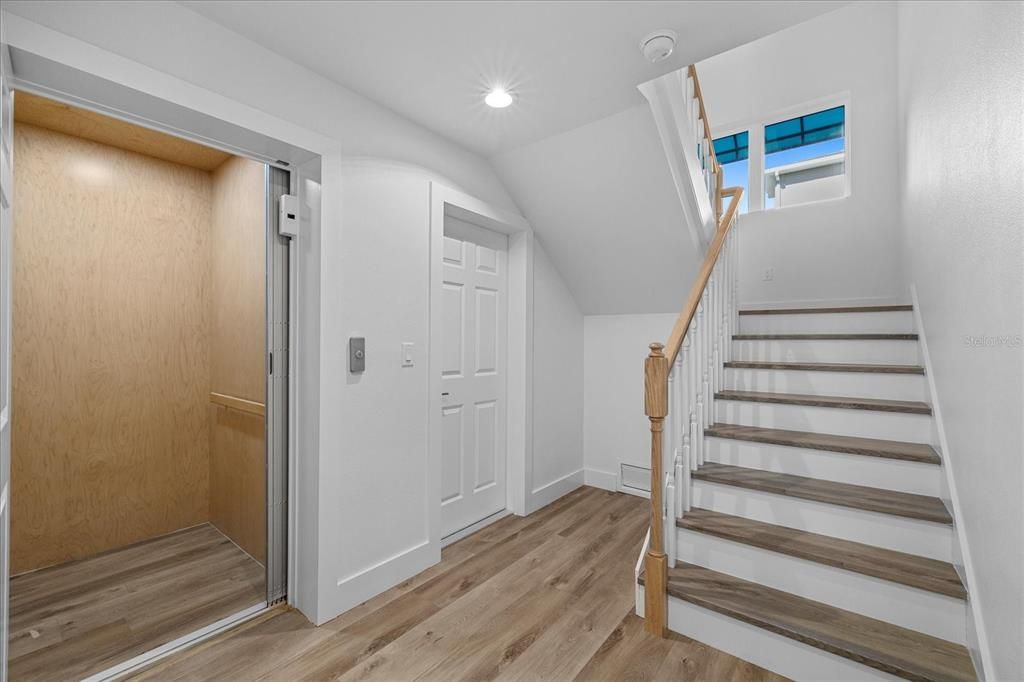 待售: $1,574,900 (5 贝兹, 4 浴室, 2706 平方英尺)