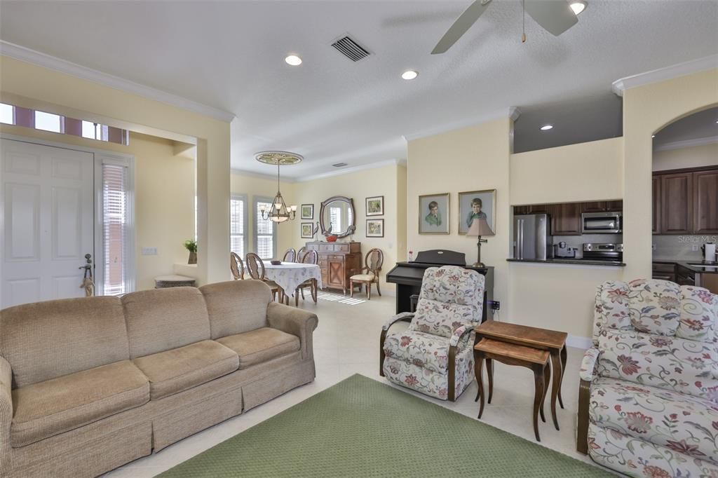 En Venta: $499,000 (3 camas, 2 baños, 2070 Pies cuadrados)